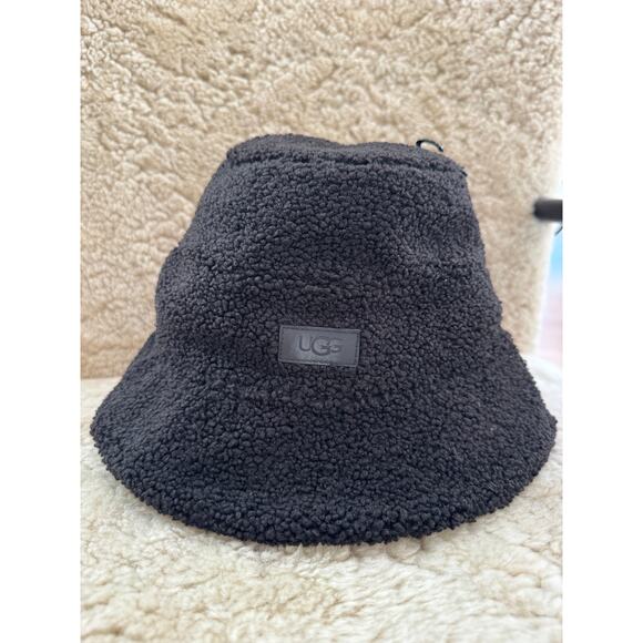 NWT Ladies UGG Reversible Black Sherpa Bucket Hat Size L/ XL $65 - Picture 3 of 7
